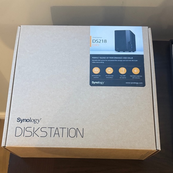 Synology DiskStation DS218 - Picture 1 of 3